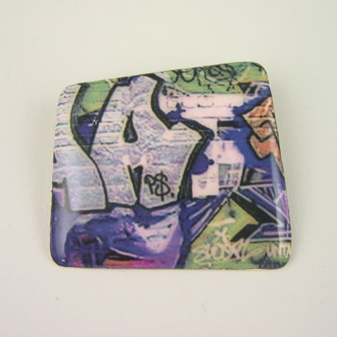 View AA brooch