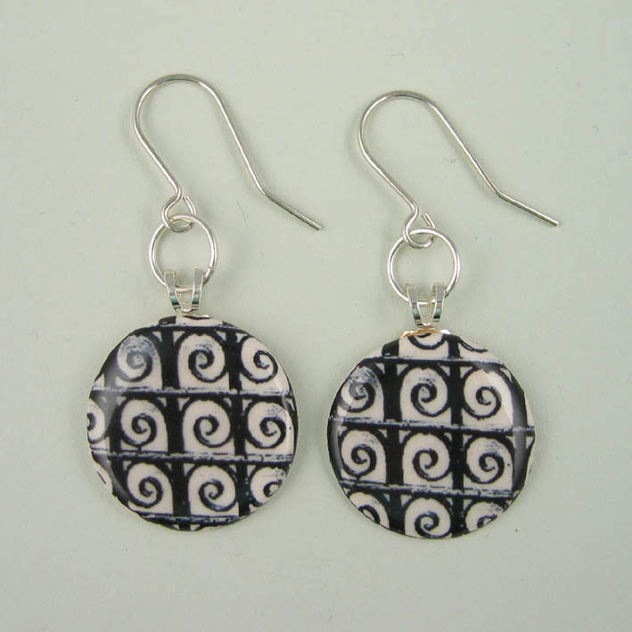 Curly Railing dangly earrings